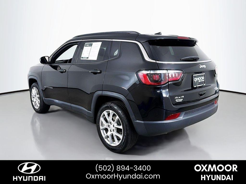 Used 2023 Diamond Black Crystal Pearlcoat Jeep Latitude Lux image 5
