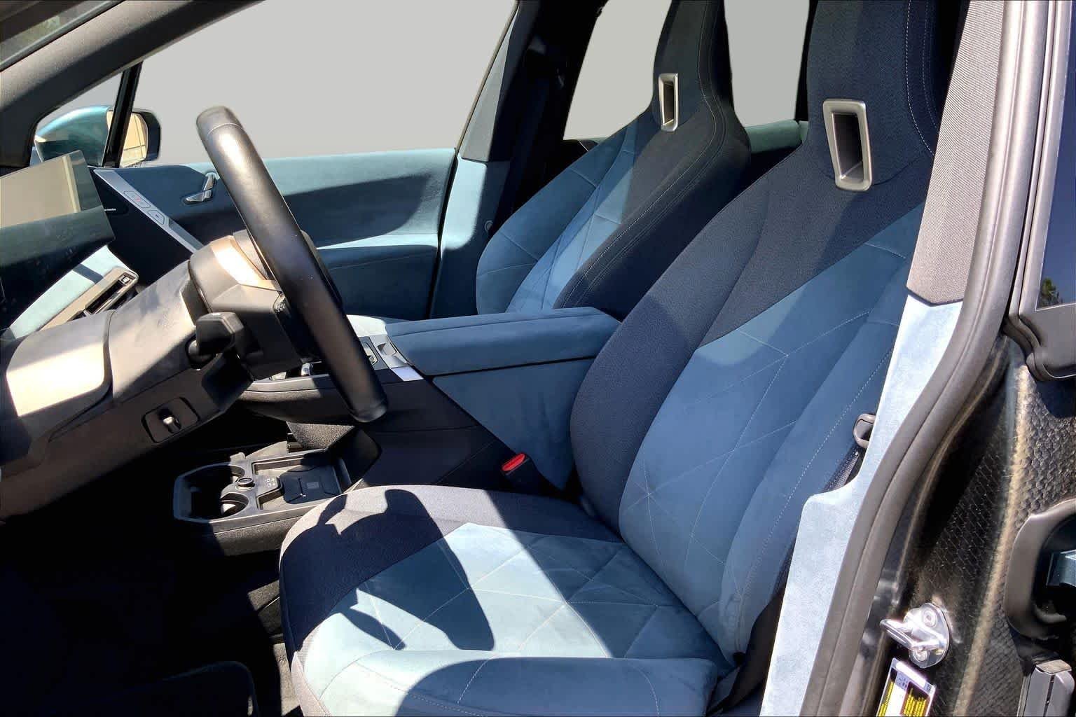 Used 2024 Blue Ridge Mountain Metallic BMW xDrive50 image 7