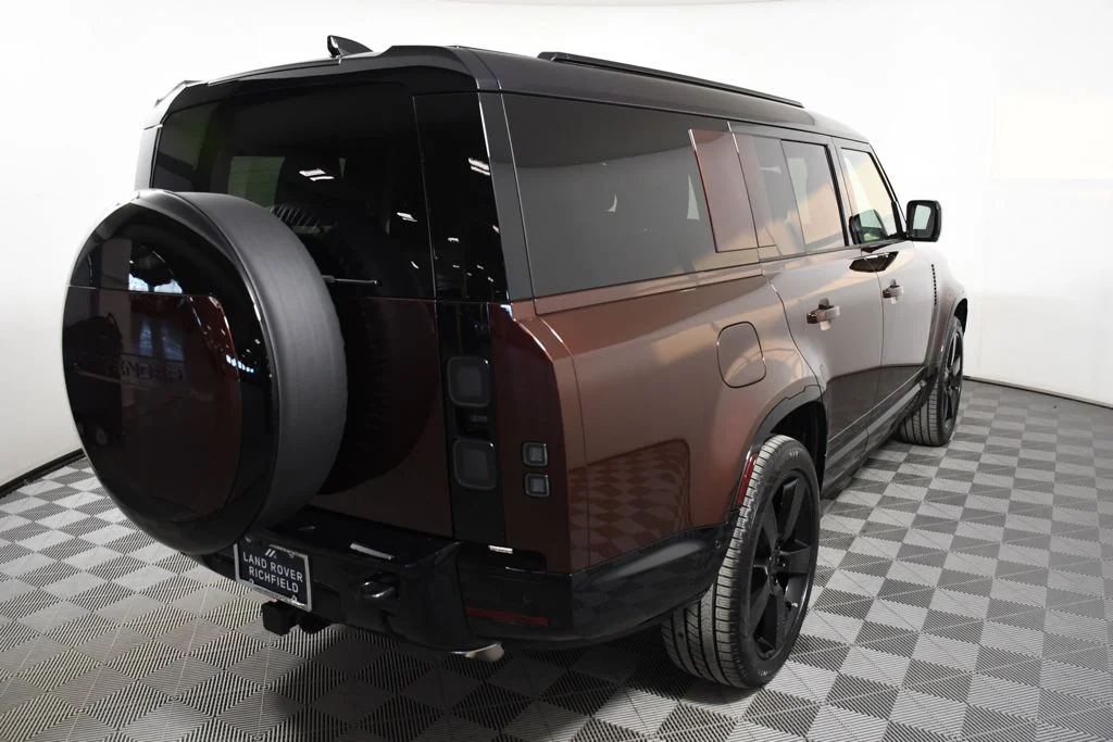 New 2026 Sedona Red Land Rover X-Dynamic SE image 11