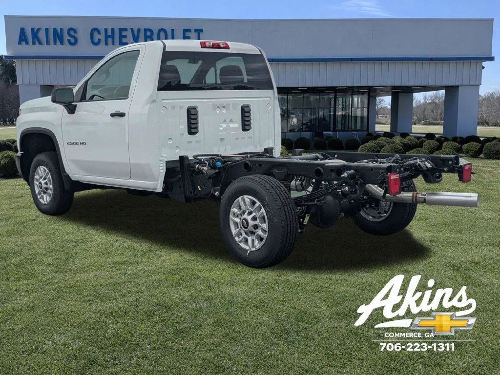 New 2026 Summit White Chevrolet WT image 6