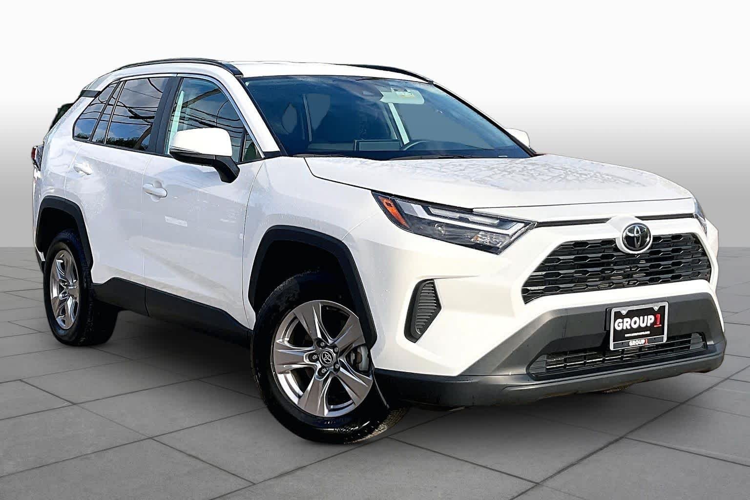 Used 2025 Ice Cap Toyota XLE image 3