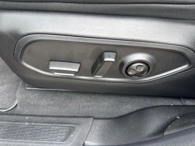 New 2026 Silver Zynith Exterior Paint Jeep Altitude image 31