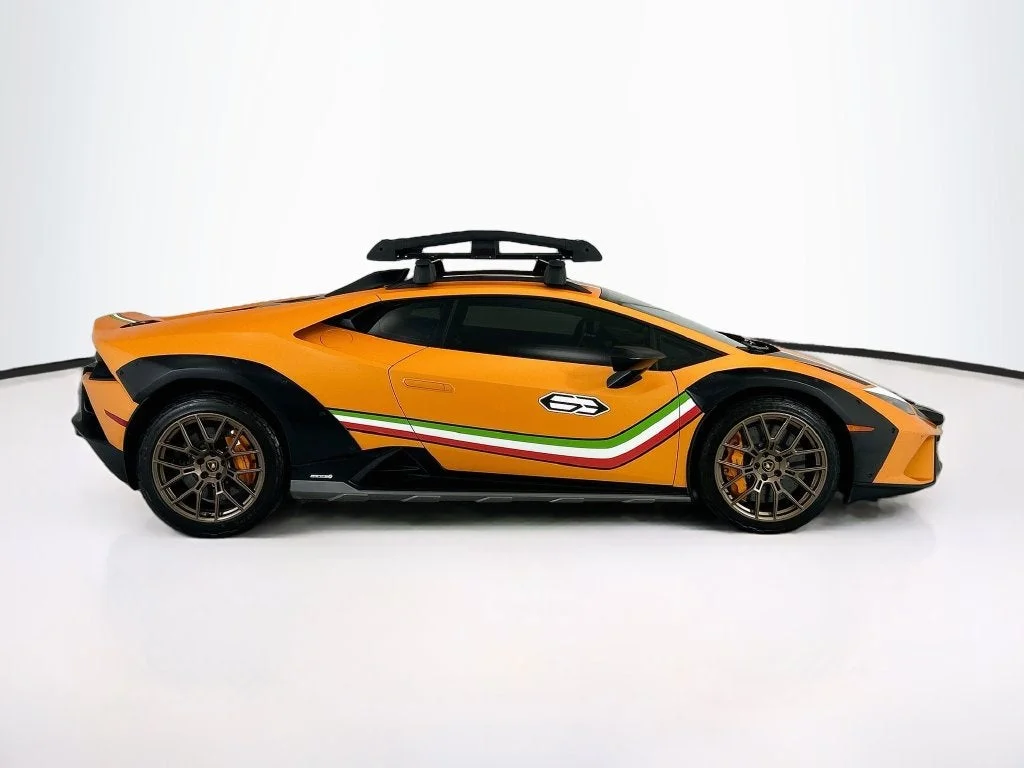 Used 2023 Orange Lamborghini  image 4