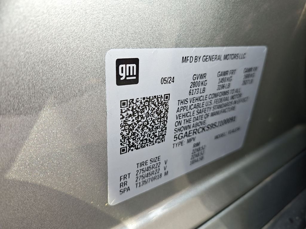Used 2025 Gray Buick Avenir image 27