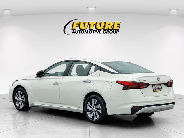 Used 2025 White Nissan 2.5 S image 7