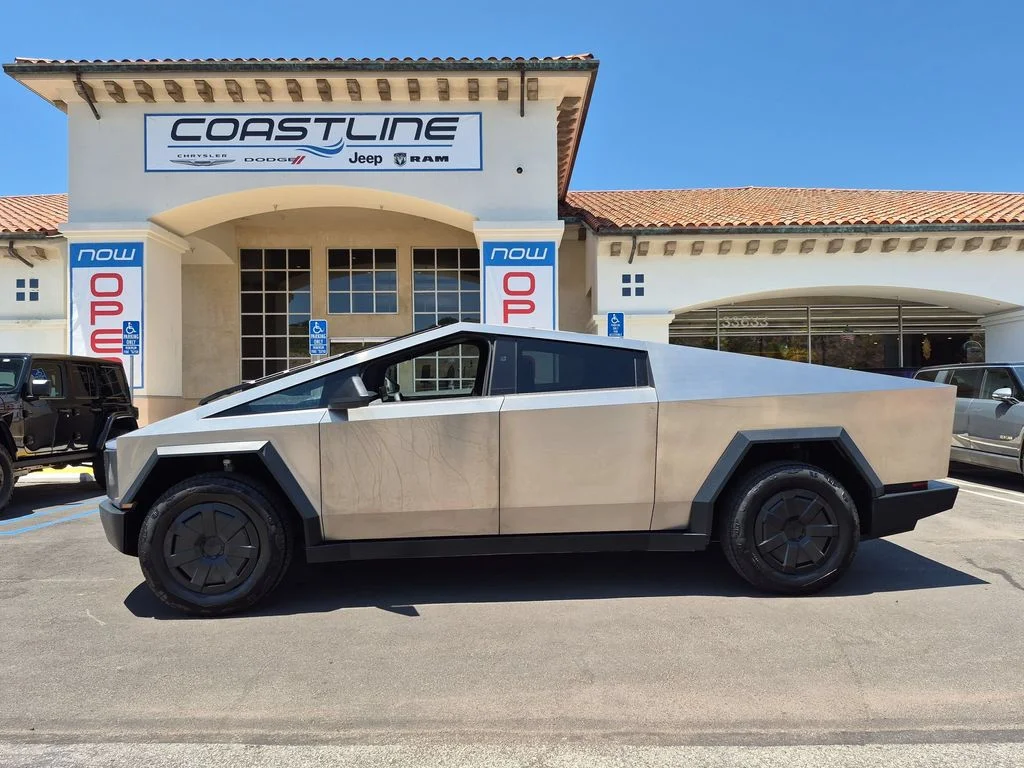 Used 2025  Tesla Long Range image 8