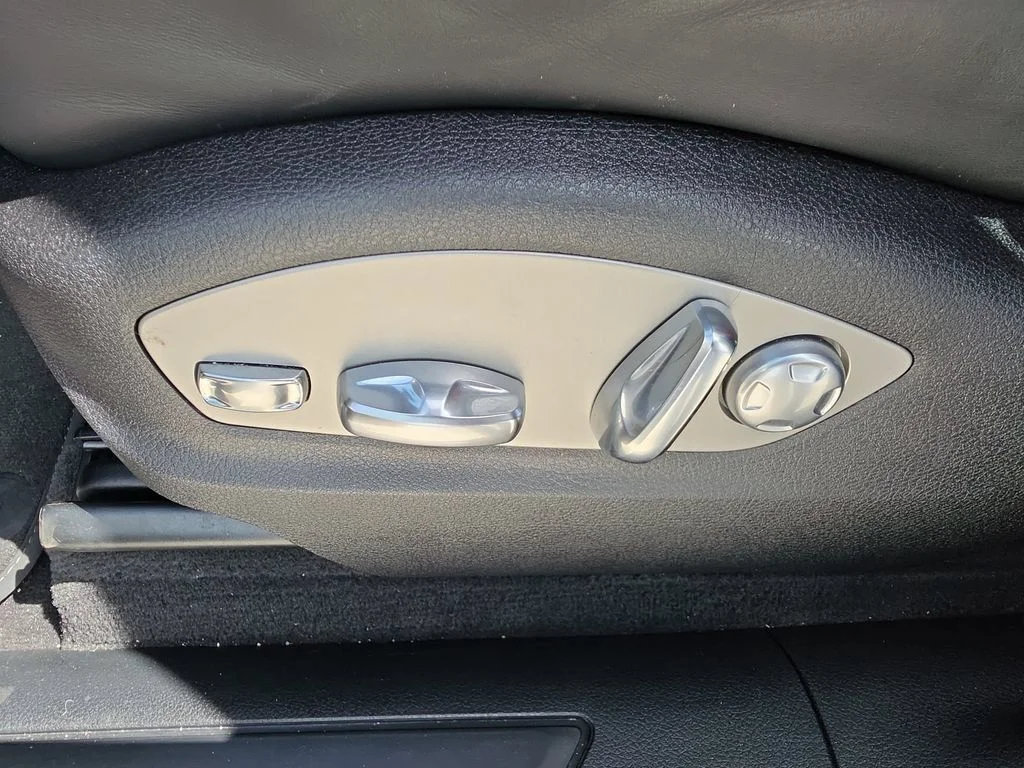 Used 2025 Black Porsche Base image 18