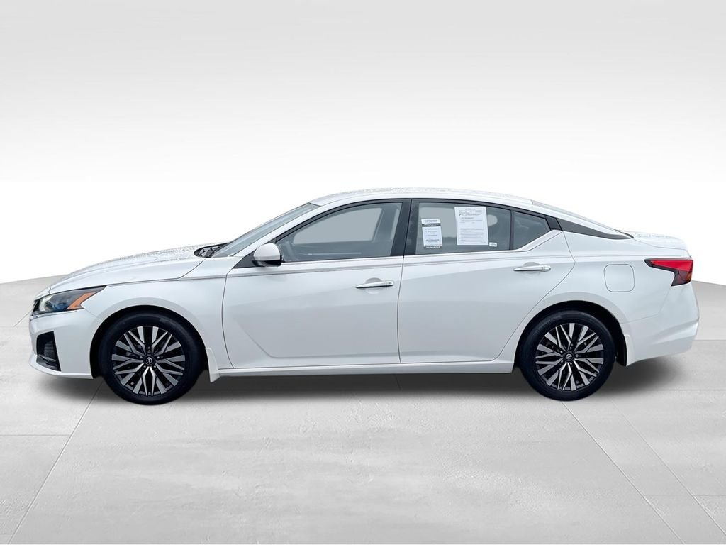 Used 2023 White Nissan 2.5 SV image 5