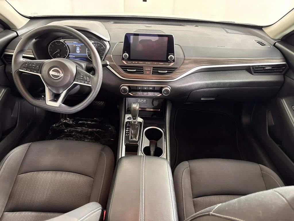 Used 2024 White Nissan 2.5 SV image 13