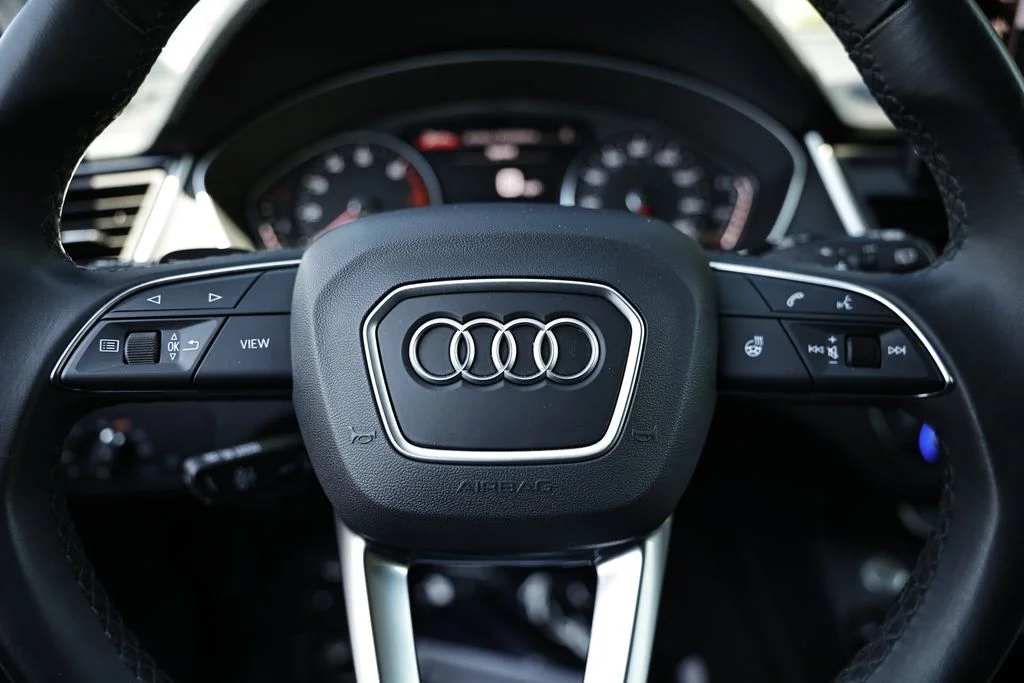 Used 2025 Glacier White Audi 45 S line Premium image 31