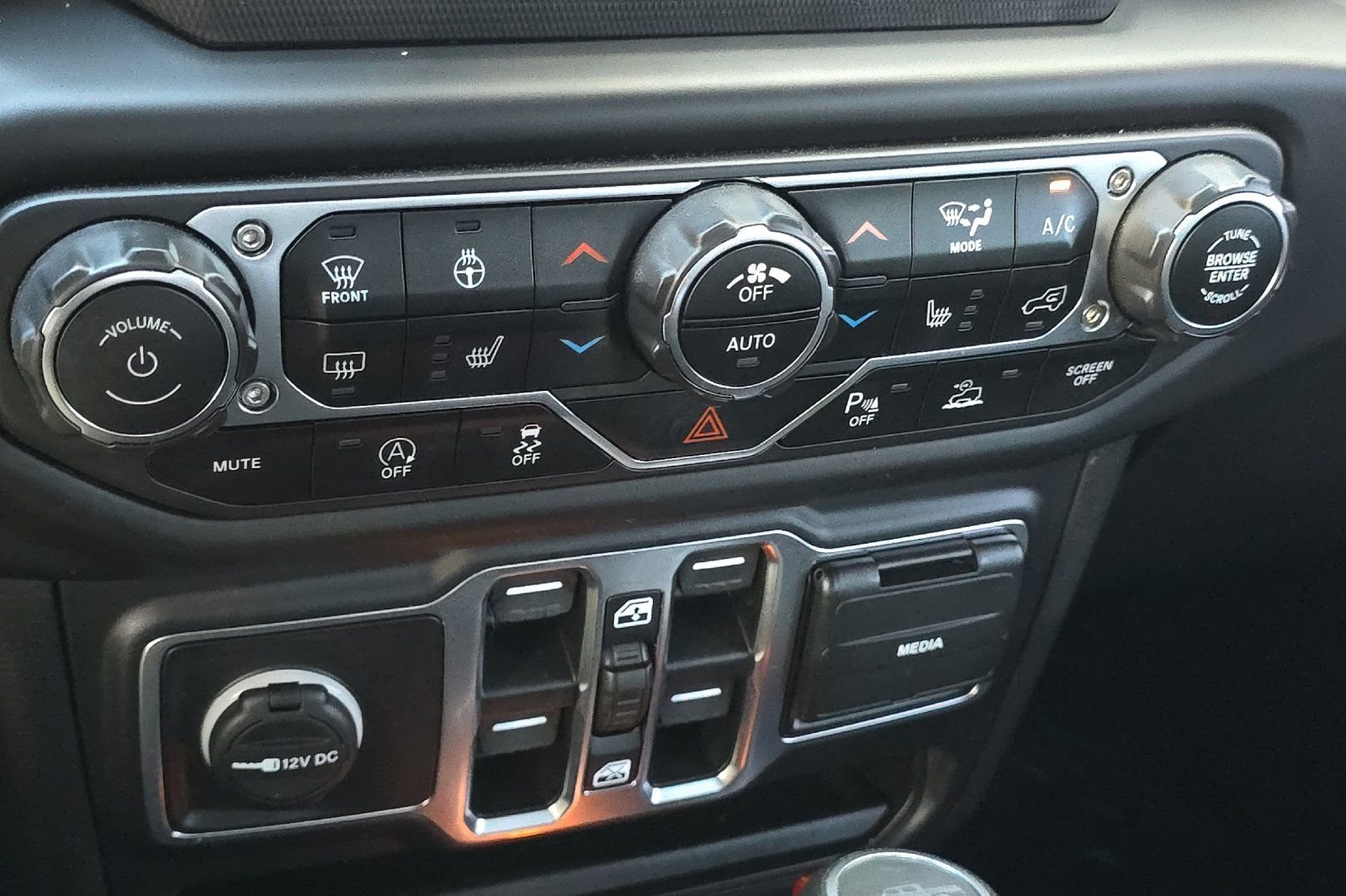 Used 2020 Silver Jeep Sport image 22