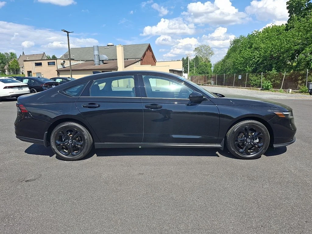 Certified Used 2025  Honda SE image 7
