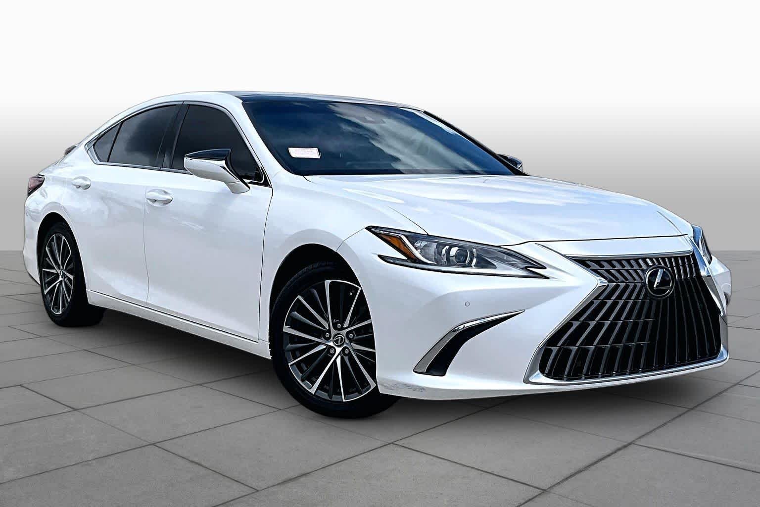 Used 2023 Eminent White Pearl Lexus  image 3