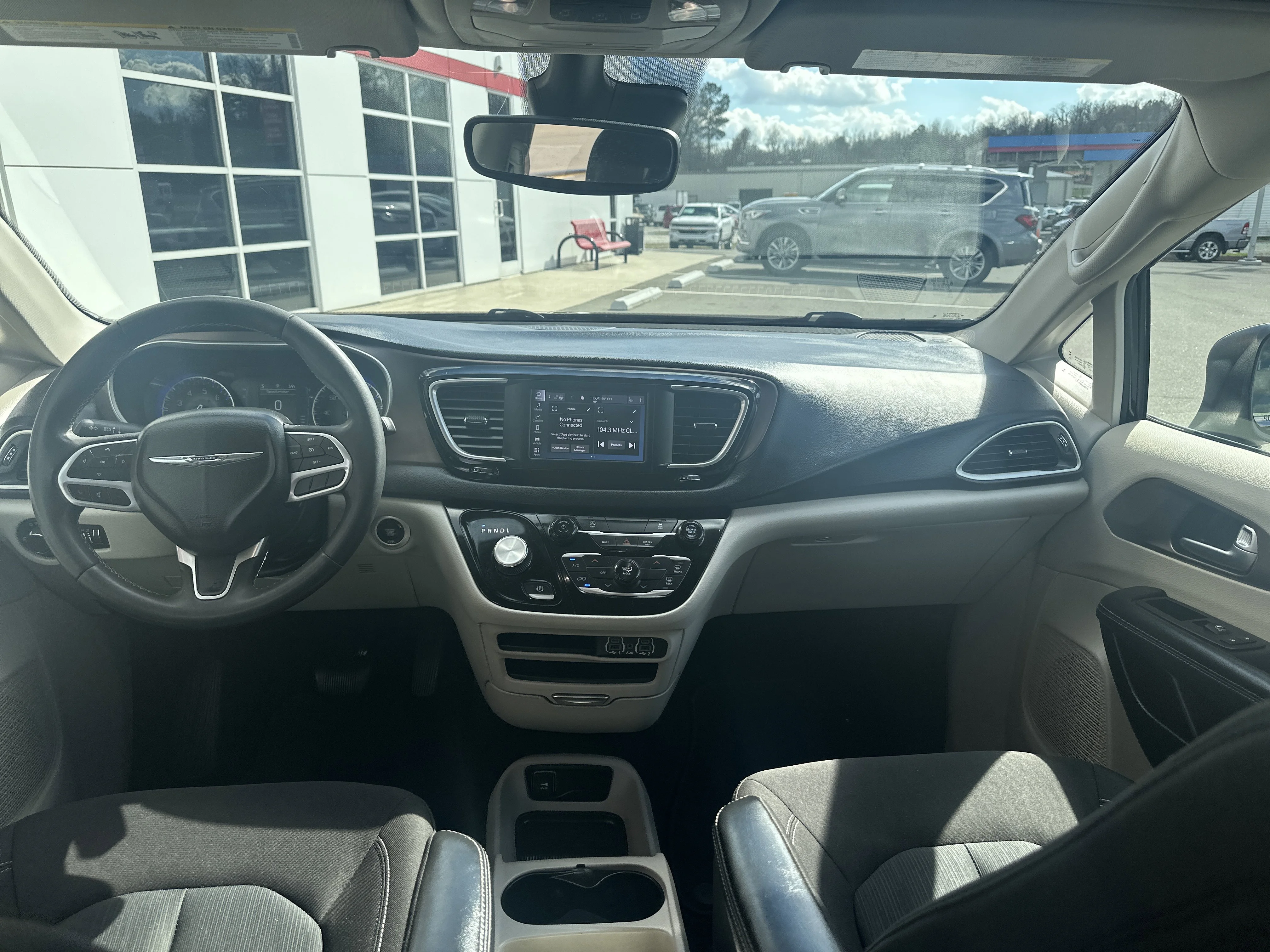 2023 Chrysler Voyager LX - Photo 24