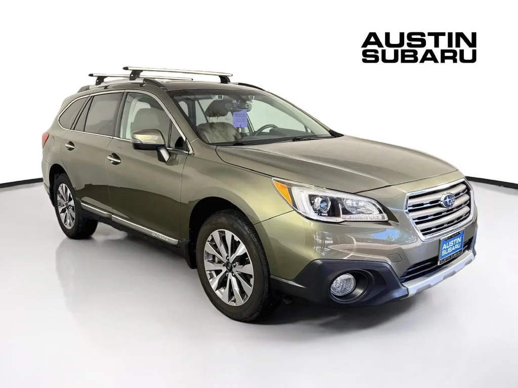Used 2017 Green Subaru 2.5i image 1