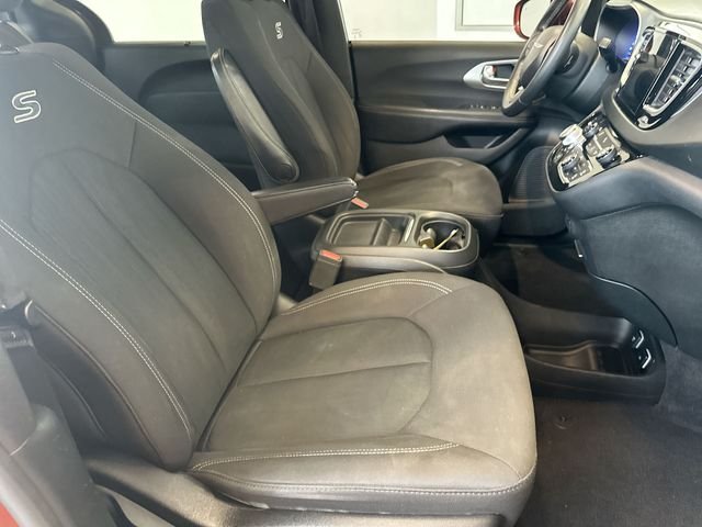 Used 2018 Brown Chrysler Touring Plus image 28