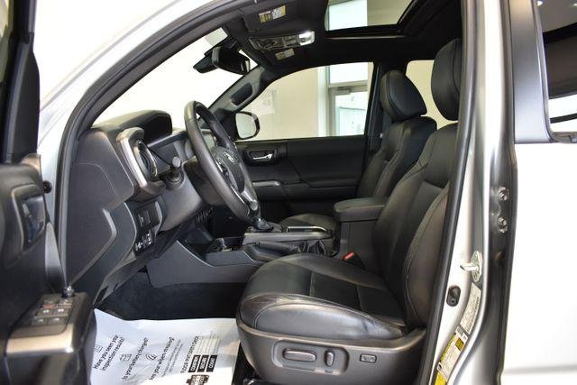Certified Used 2022 CELESTIAL SILVER METALLIC Toyota  image 18
