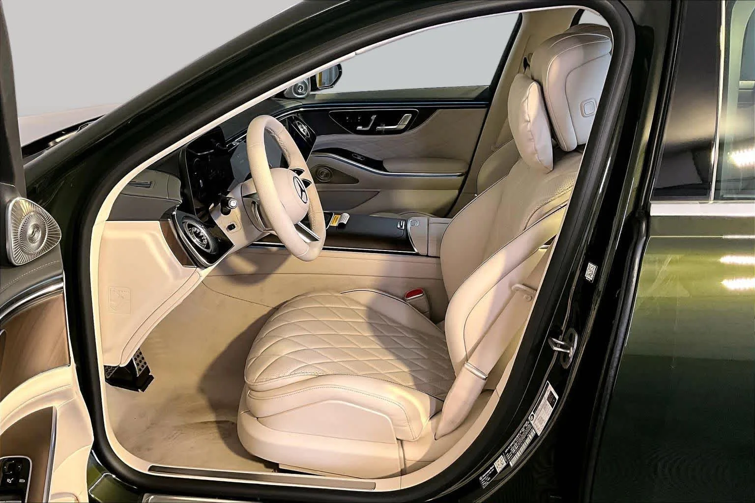 New 2027 MANUFAKTUR Olive Metallic Mercedes-Benz S 580 image 13