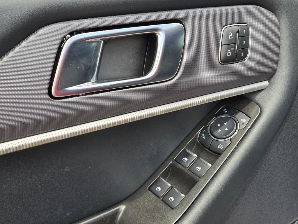 2025 Ford Explorer ST-LINE - Photo 13