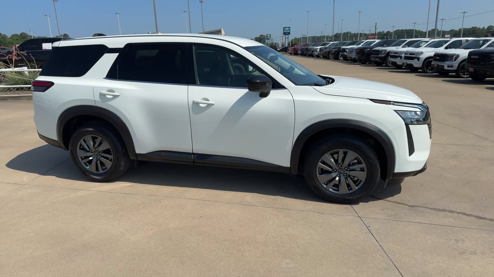 Used 2026 Glacier White Nissan S image 3
