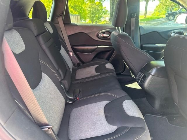 Used 2016 White Jeep Sport image 12