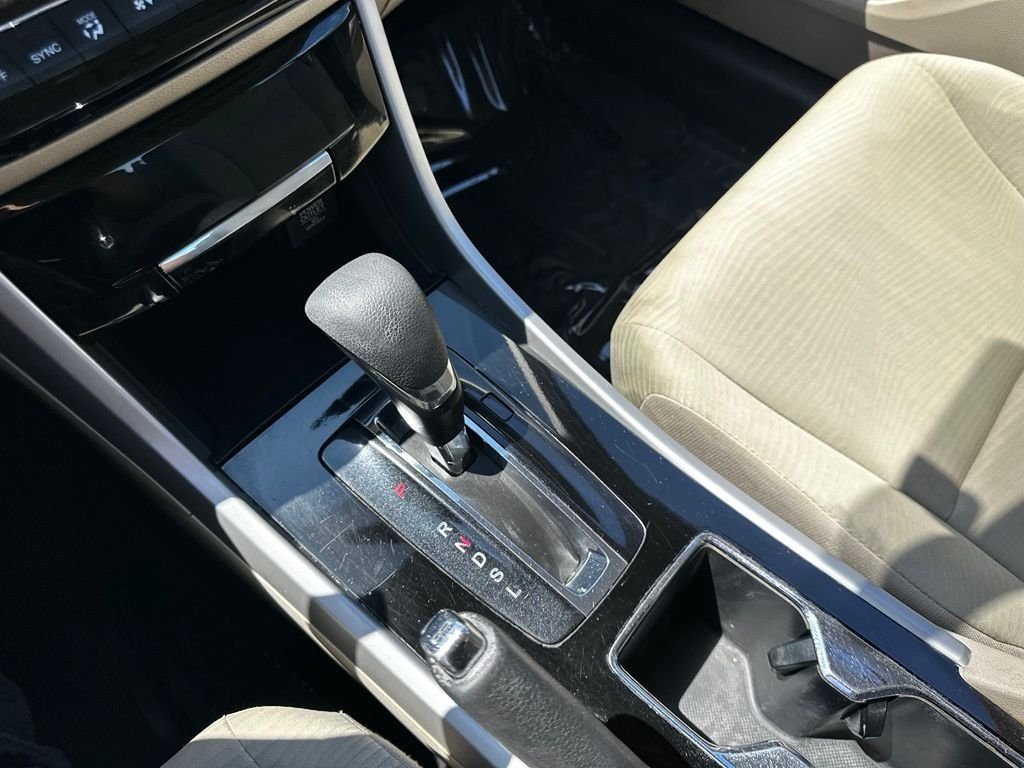 Used 2016  Honda LX image 27