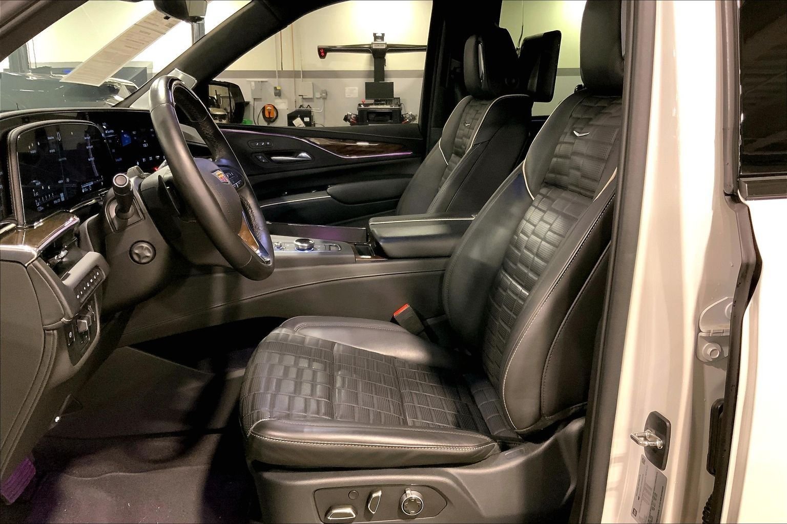 Used 2024 Crystal White Cadillac Sport Platinum image 7