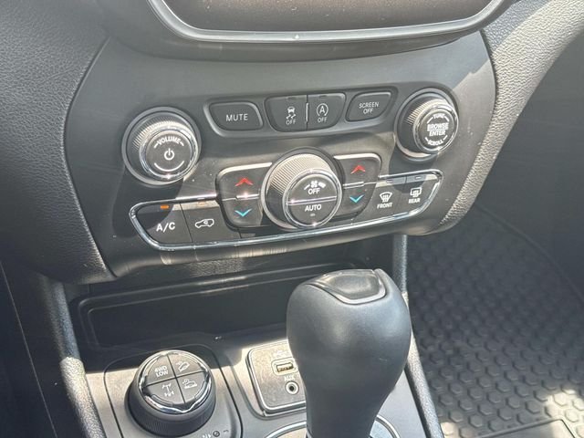 Used 2021 Orange Jeep Trailhawk image 32