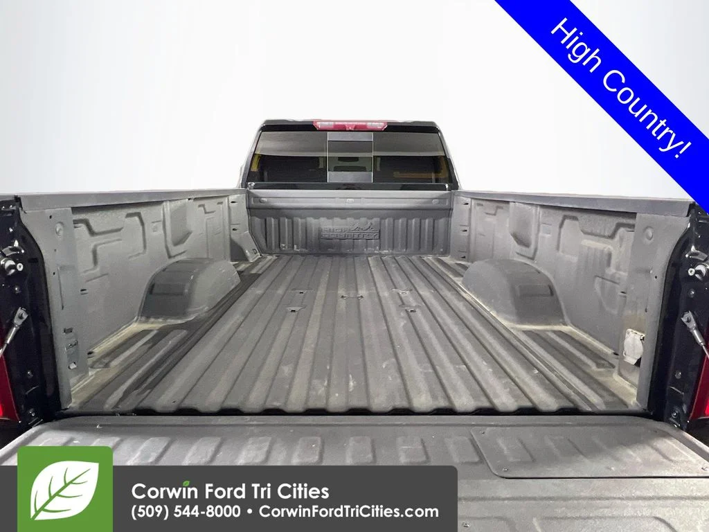 Used 2022 Black Chevrolet High Country image 15