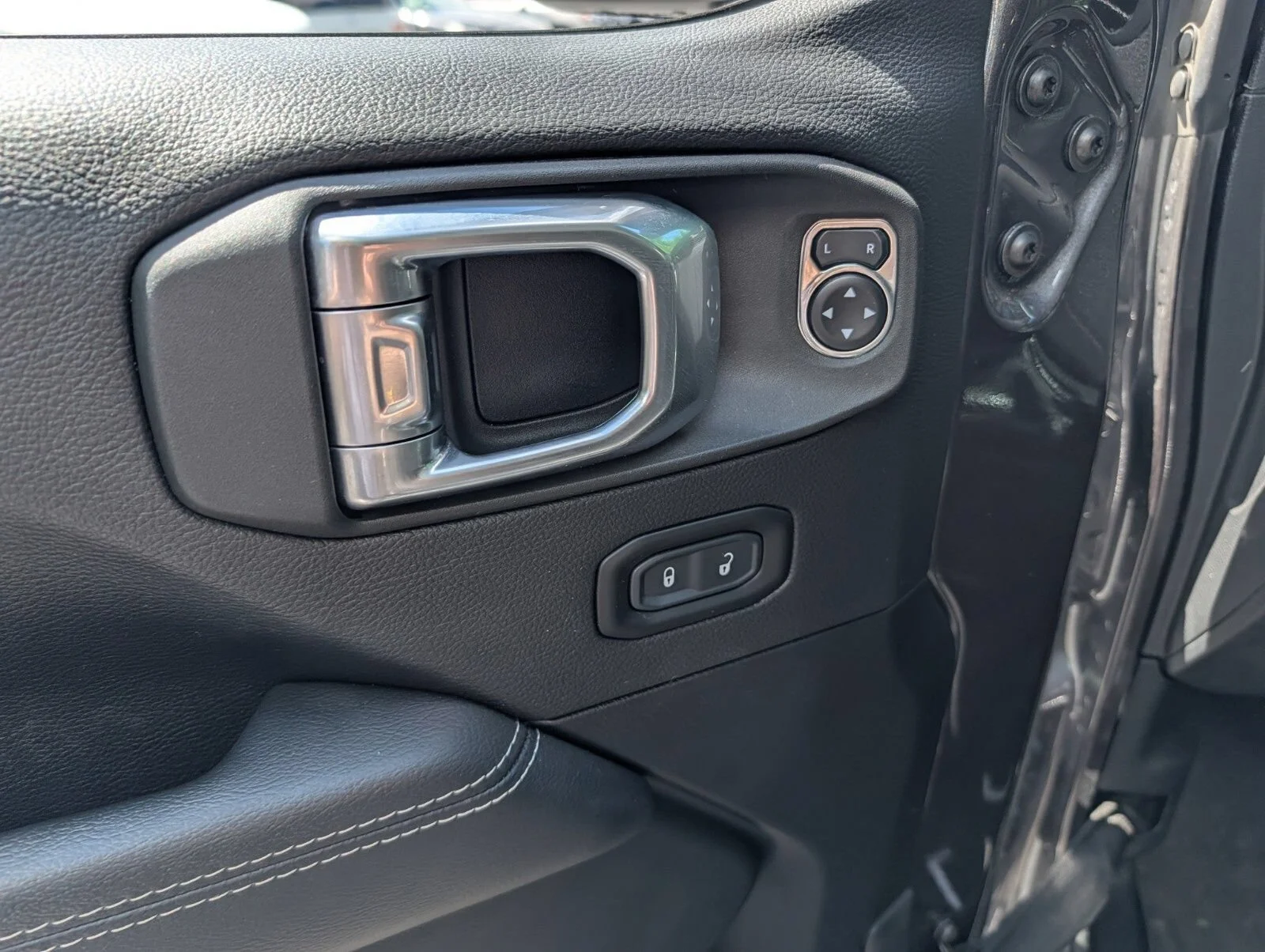 Used 2021 Gray Jeep Sahara 4x4 image 25