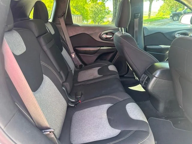 Used 2016 White Jeep Sport image 12
