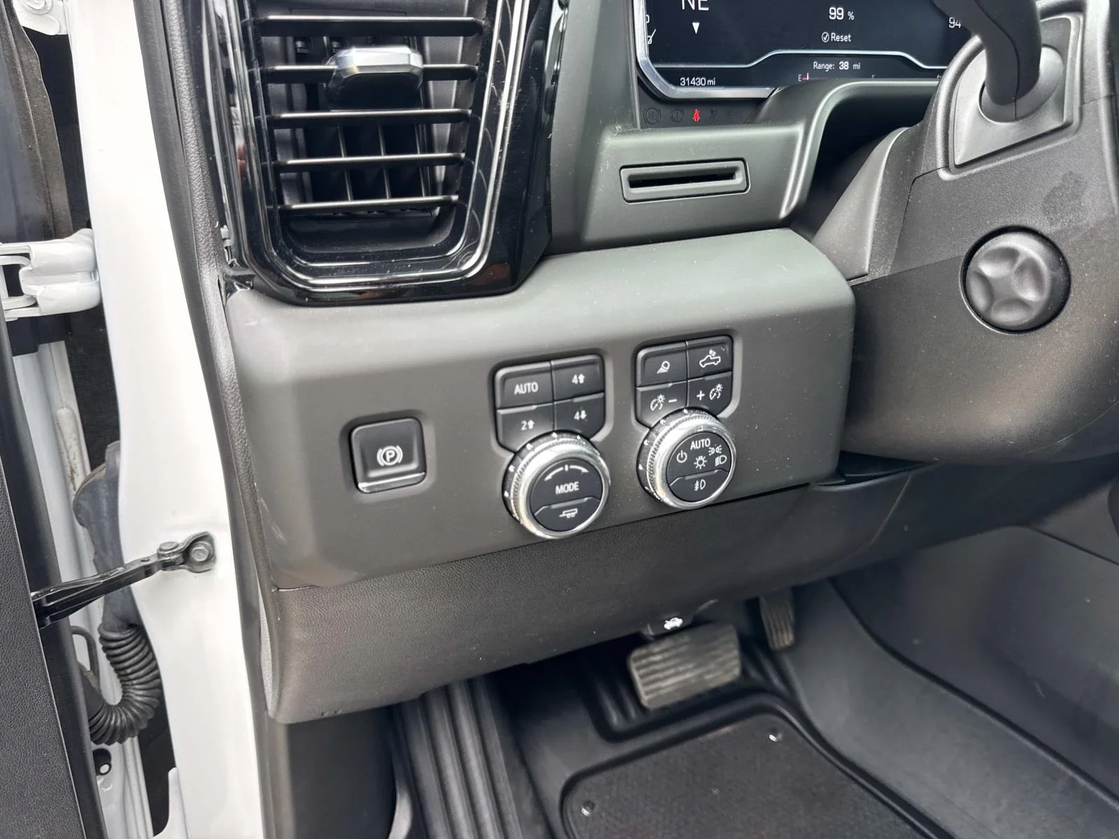 Used 2025 Onyx Black GMC AT4 image 20