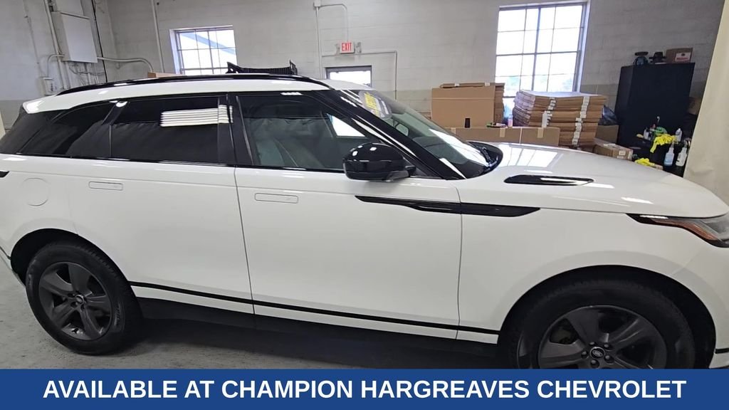 Used 2025 Ostuni Pearl White Metallic Land Rover Dynamic SE image 2