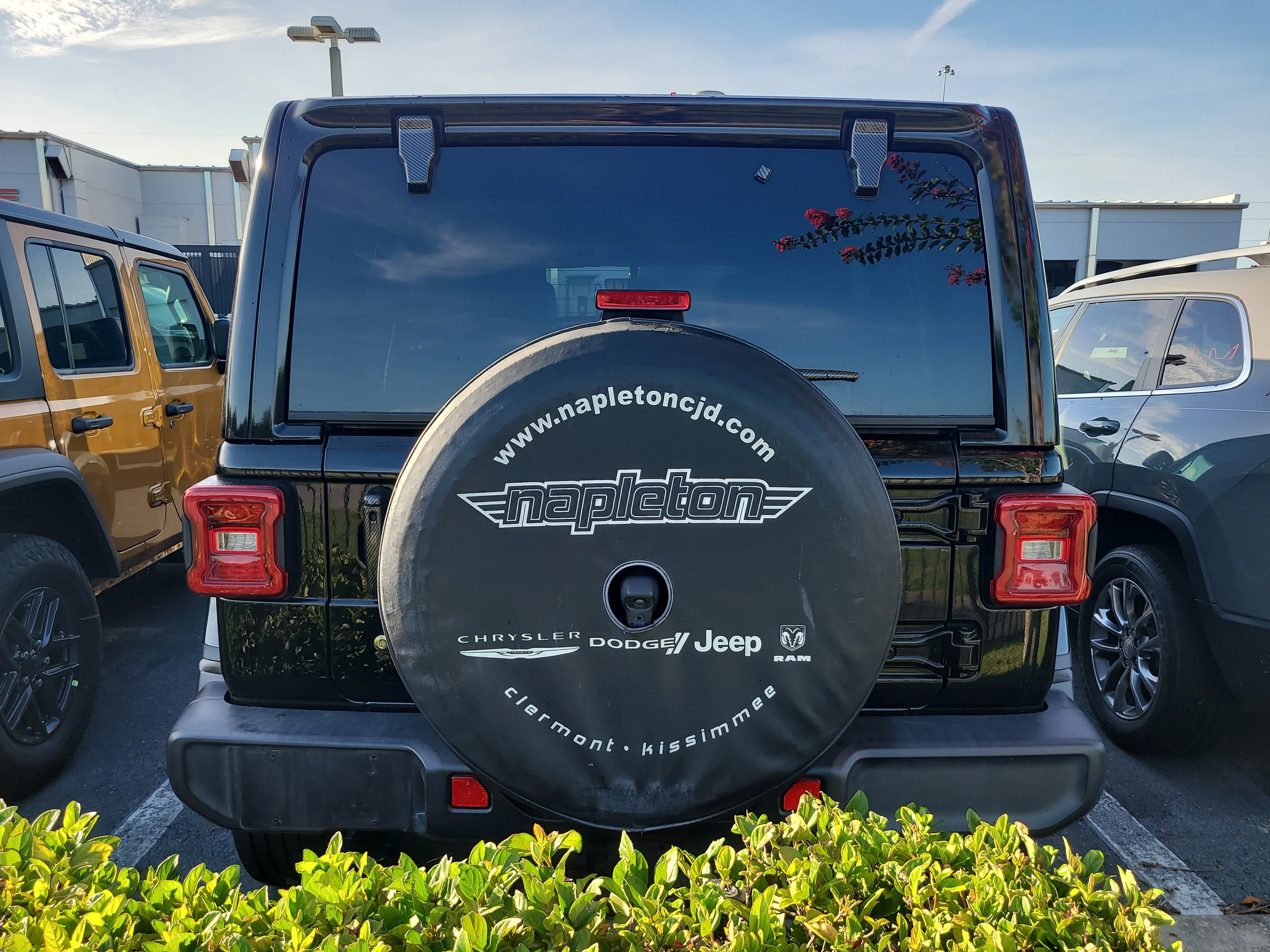 Used 2020 Black Clearcoat Jeep Sahara Altitude image 5
