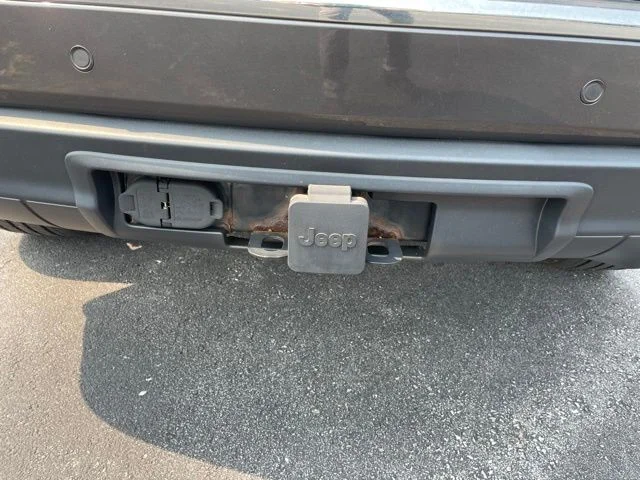 Used 2017 Crystal Metallic Jeep Limited image 7