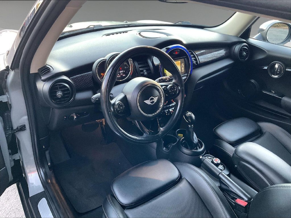 Used 2018 Gray MINI Base image 8