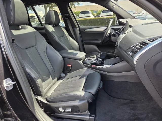 Used 2022 Black BMW xDrive30i image 16