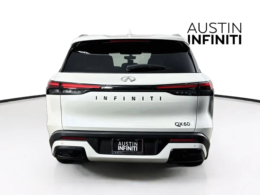 Certified Used 2024 White INFINITI LUXE image 9
