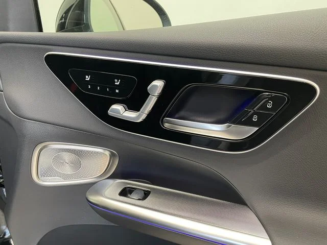 New 2027 Black Mercedes-Benz GLC 300 image 41