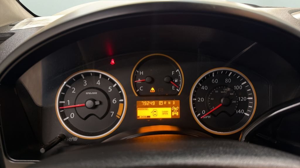 Used 2015 Gray Nissan SV image 13
