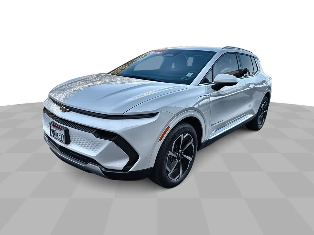 Used 2024 Summit White Chevrolet LT image 4