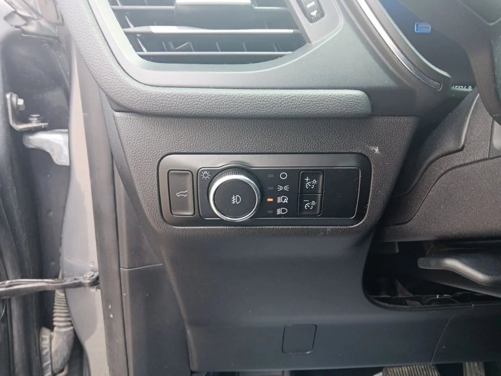 Used 2024 Carbonized Gray Metallic Ford Platinum image 18