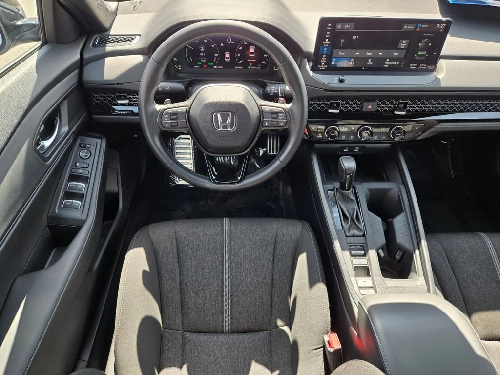 Used 2025  Honda Sport image 13