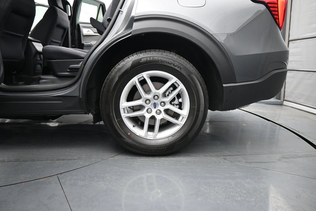 New 2027 Carbonized Gray Metallic Ford Active image 19