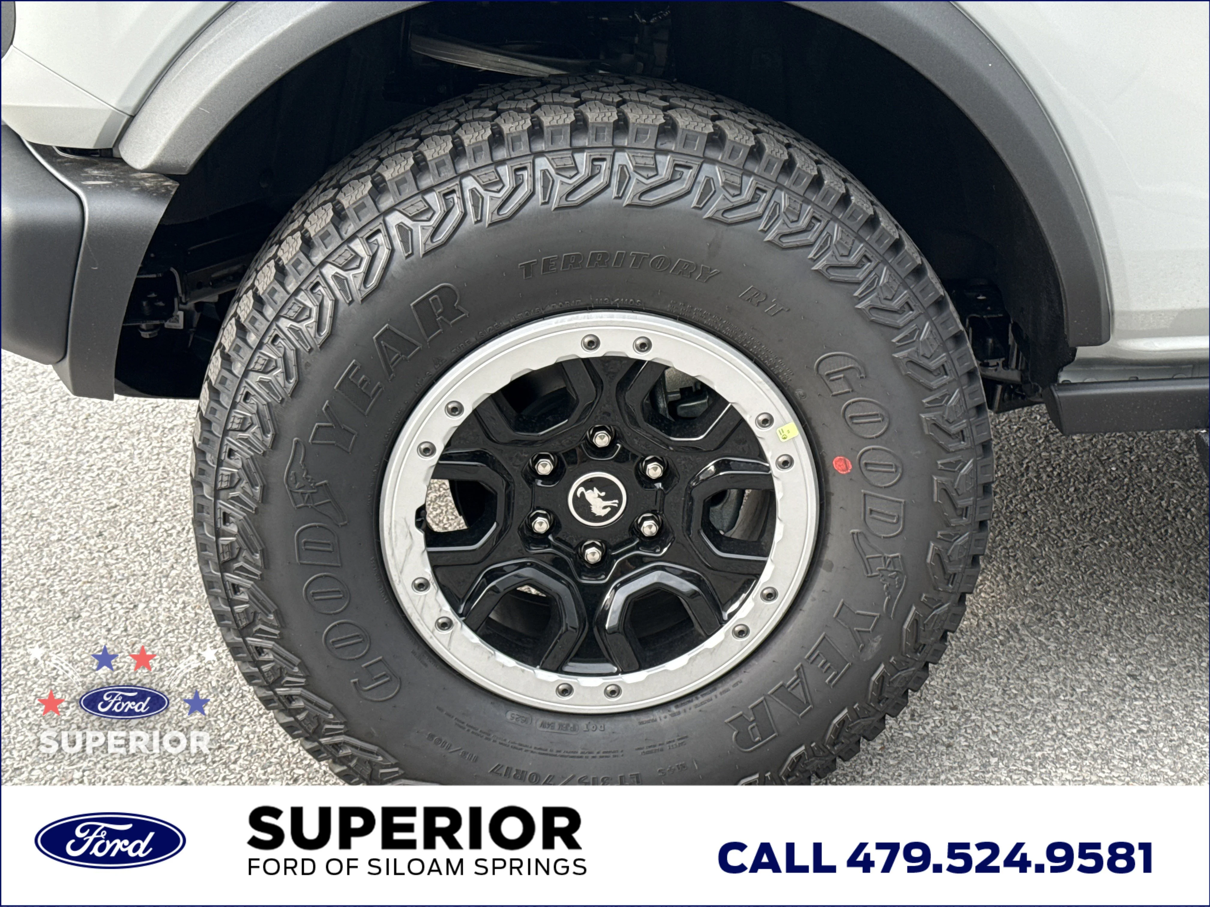 New 2026 Avalanche Gray Ford Badlands 4WD image 14