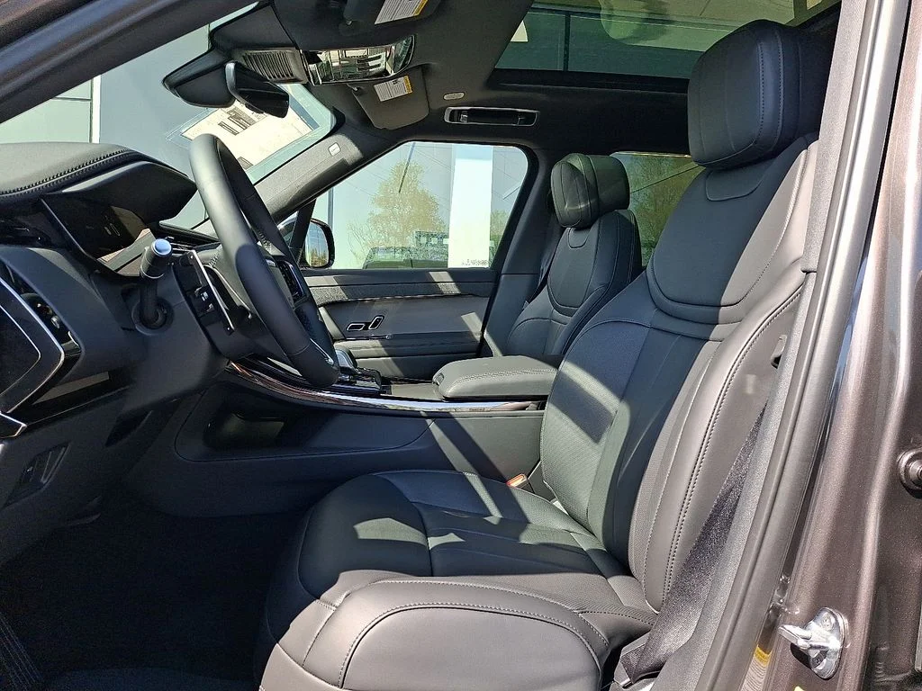 New 2026  Land Rover SE image 9