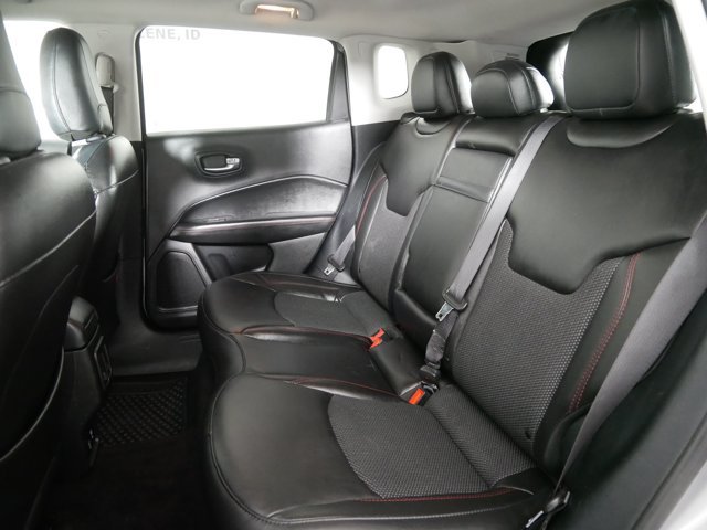 Used 2019 Billet Silver Metallic Clearcoat Jeep Trailhawk image 12