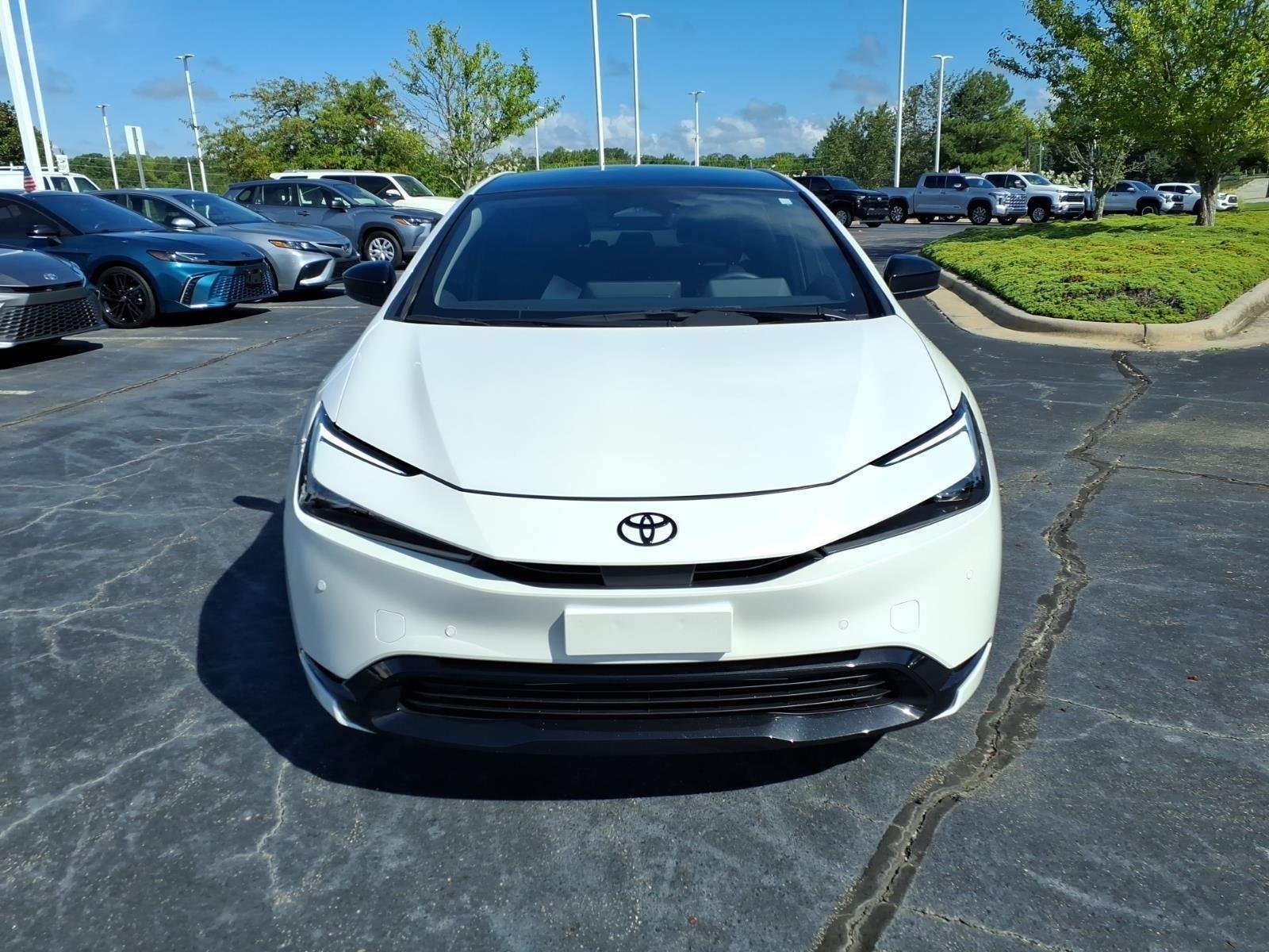 Used 2025 Wind Chill Pearl Toyota Nightshade image 10