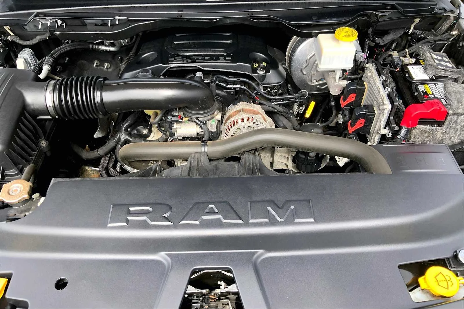 Used 2019 Billet Silver Metallic Clearcoat Ram Laramie image 29