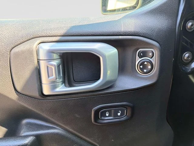 Used 2022 Black Jeep Sport image 18